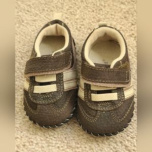 New Stride Rite sneakers size 4.5